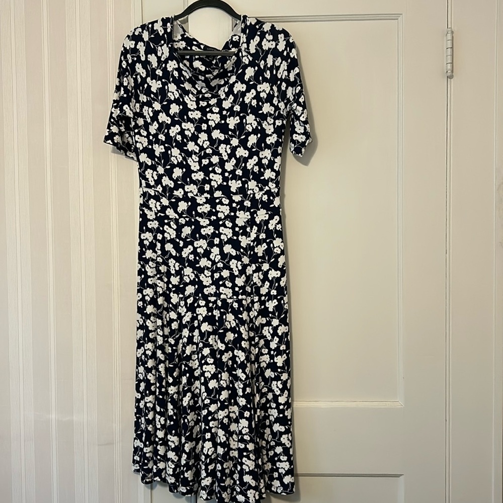 Lands End size medium dress. Mid calf length.